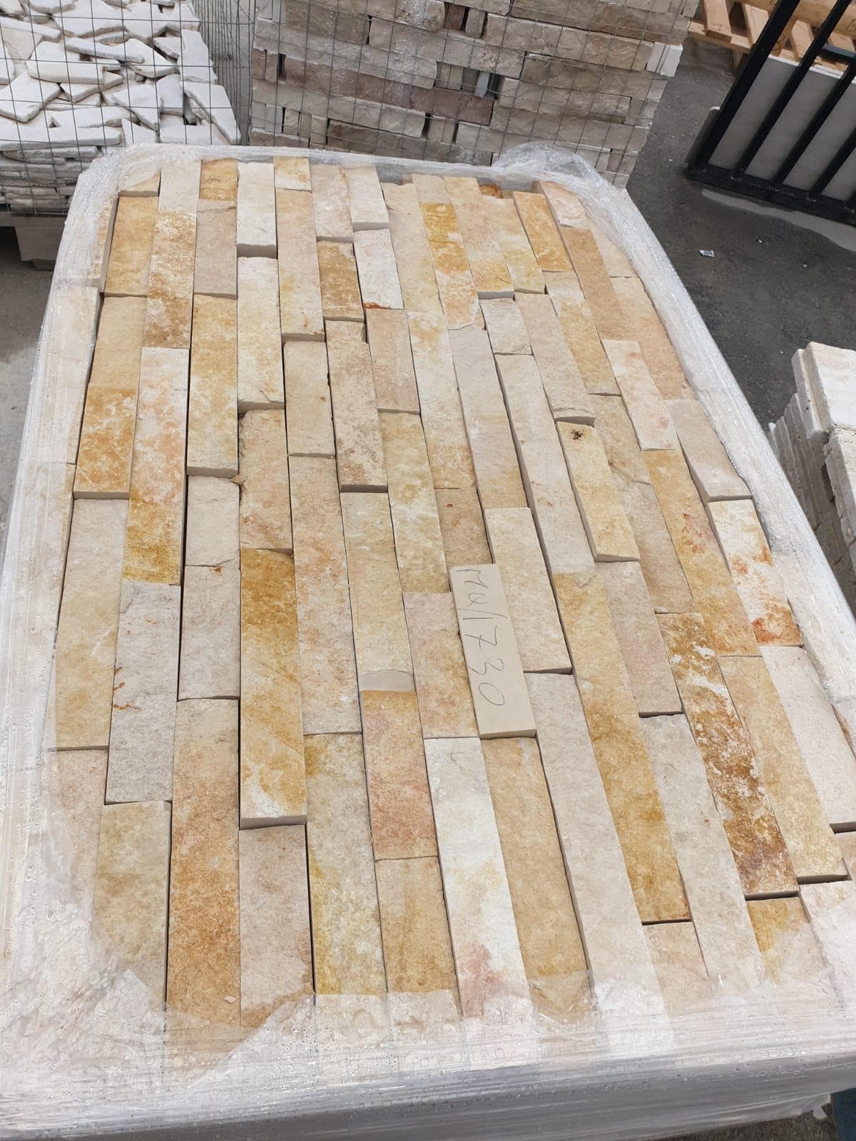 Dettagli architettonici in travertino