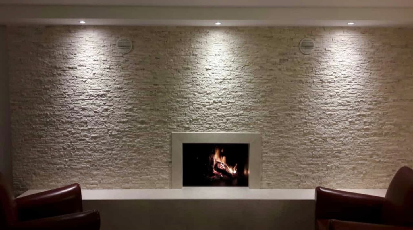 Panoramica lavorazione artigianale su grande superficie