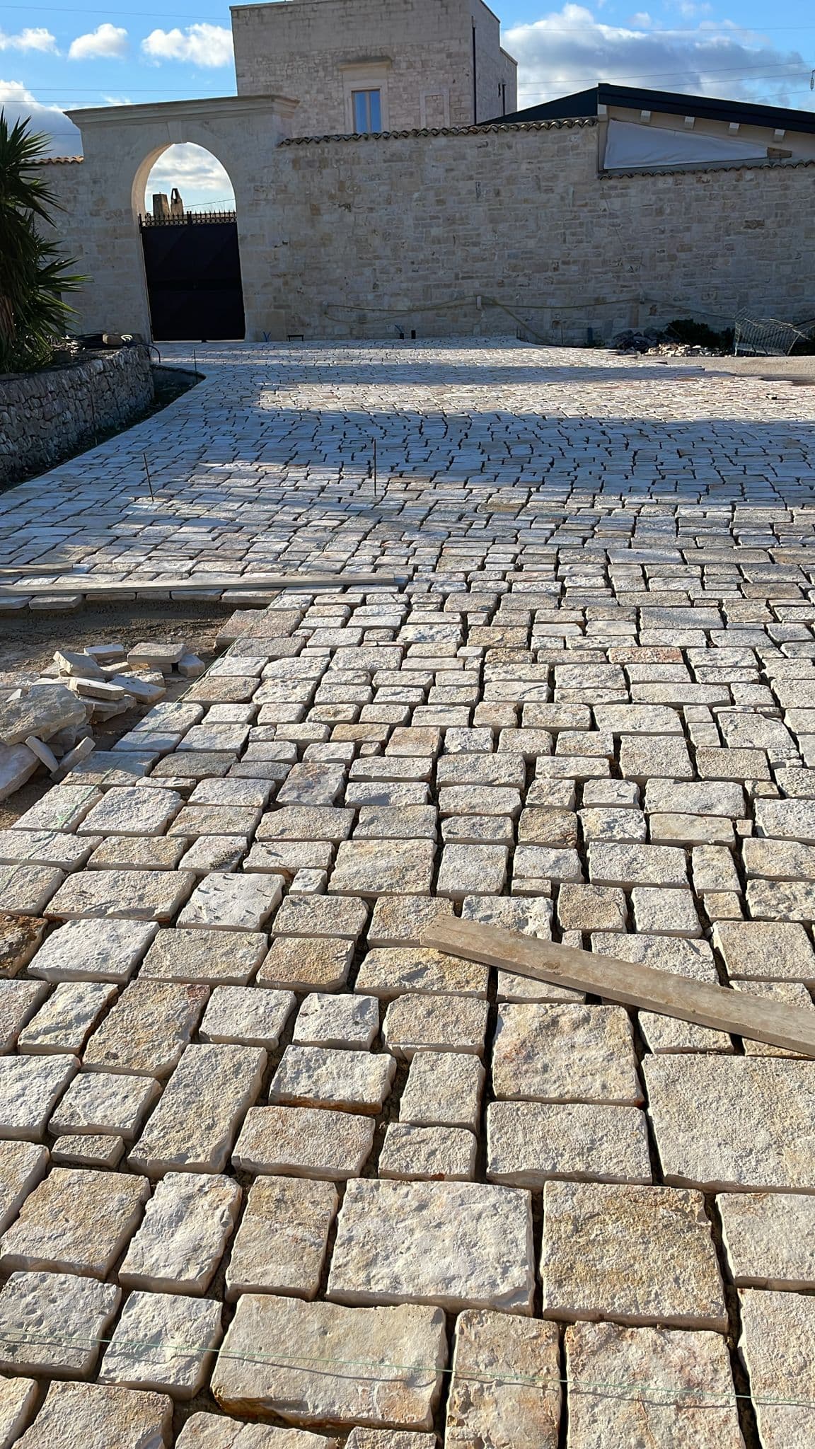 Scalinata e dettagli in Travertino Romano