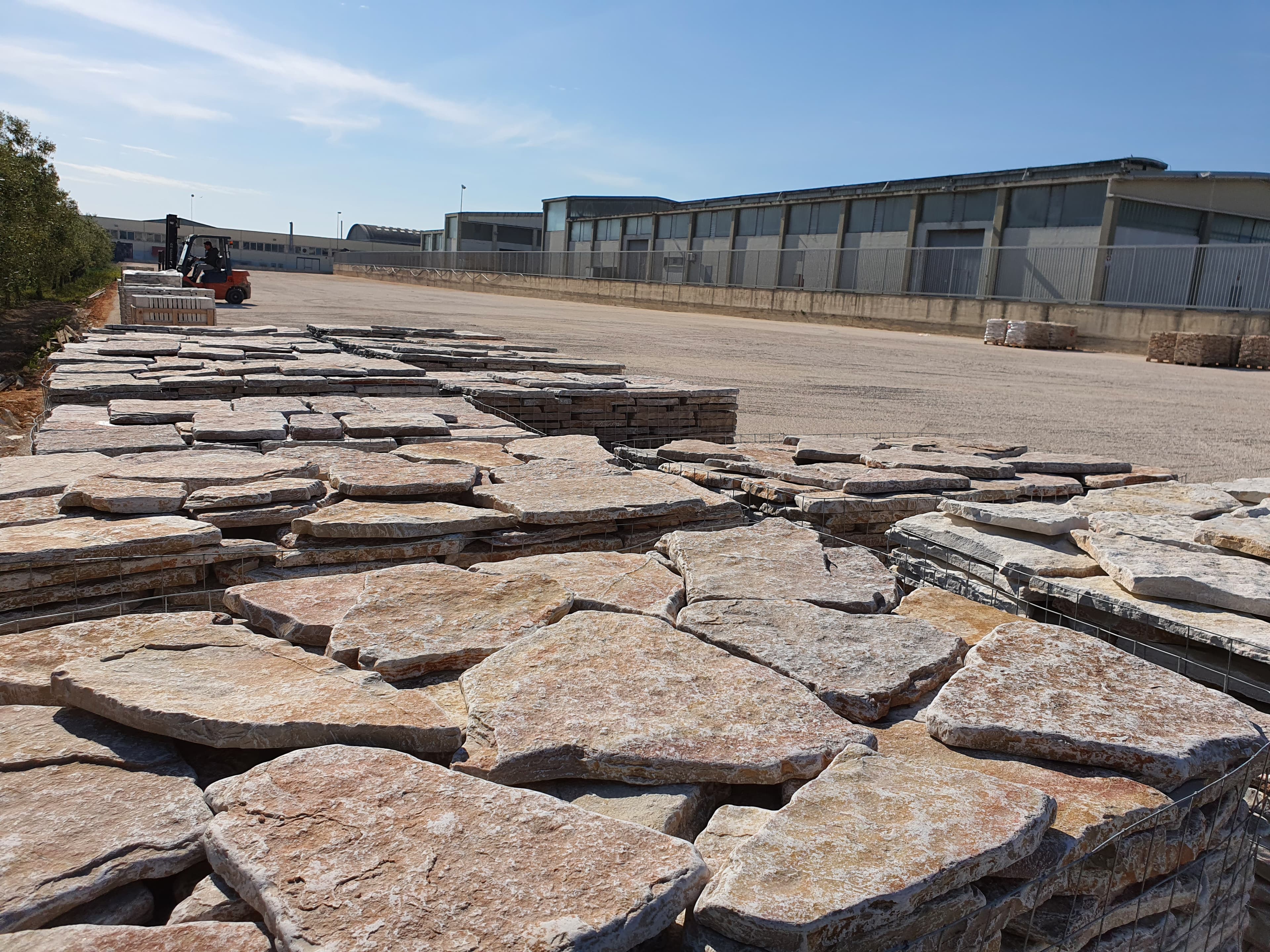 Pavimentazione interna in pietra serena