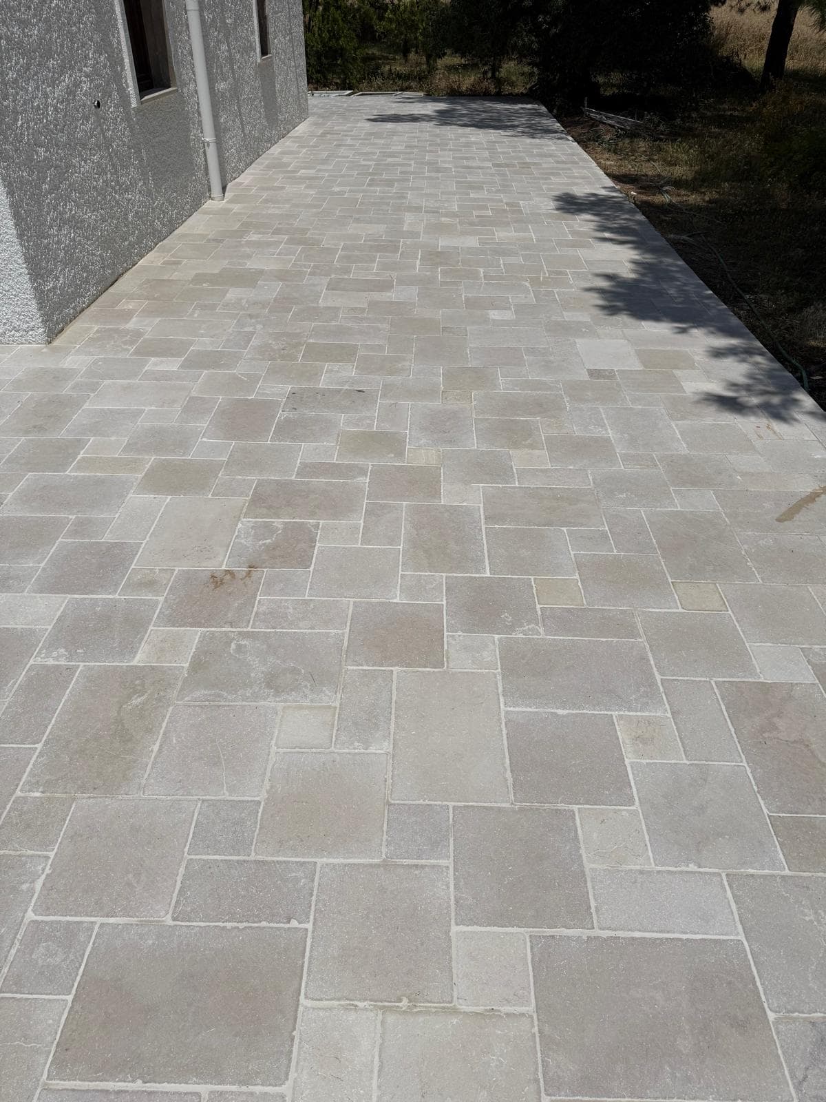 Rivestimento murale in pietra rustica lavorata a mano